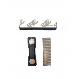 Magnetic clip for badges